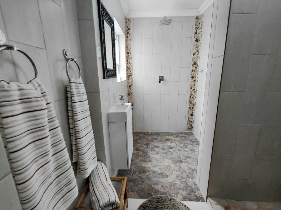 5 Bedroom Property for Sale in Ferreira Town Eastern Cape